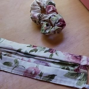 Scrunchie and mask matching cream floral